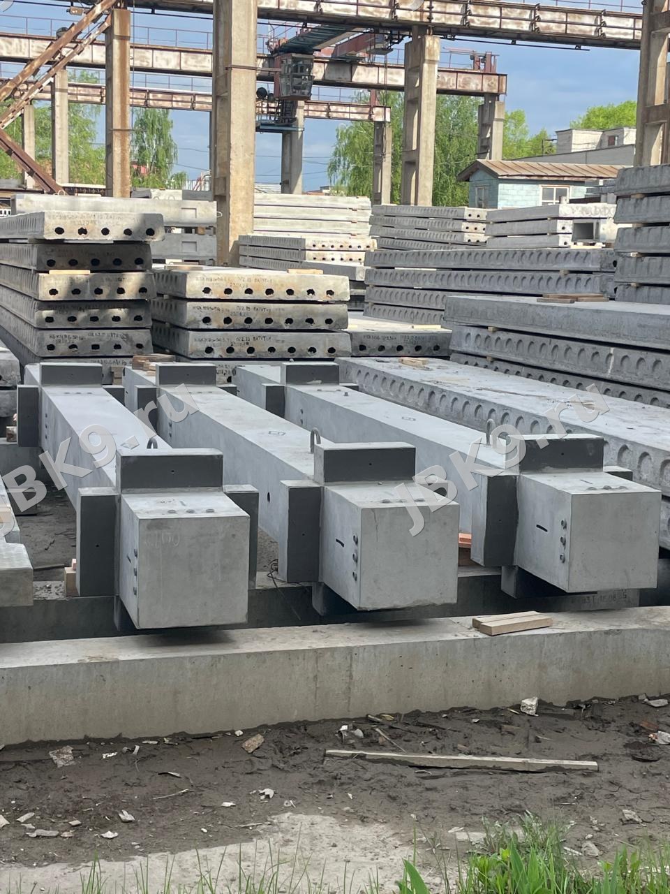 Колонны 600*600 с консолями расположенными в 4 плоскостях